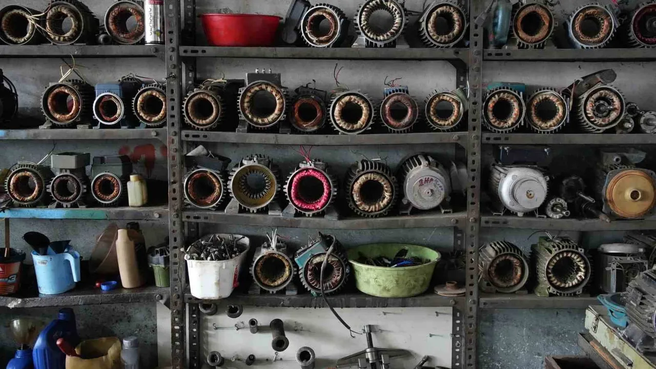 Edirne'de 74 yıldır oto elektrik ustası: 88 yaşındaki Ahmet Uyguner mesleğine bağlılığını sürdürüyor