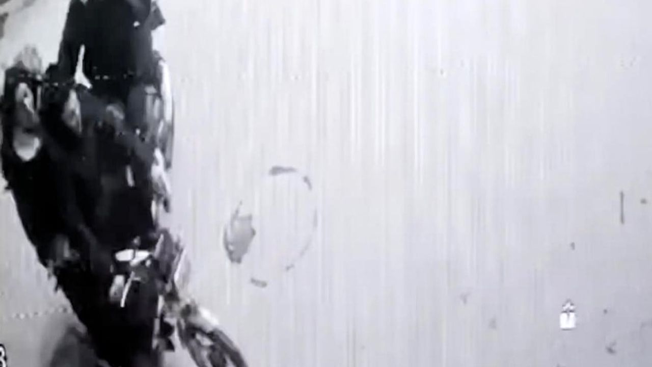 Edirne'de motosiklet kazası sonrası bıçaklı kavga güvenlik kamerasında