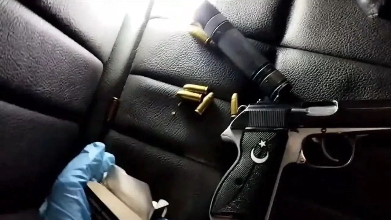 Edirne Kapıkule'de Minibüste Kaçak Silah, Mühimmat ve Sigara Ele Geçirildi