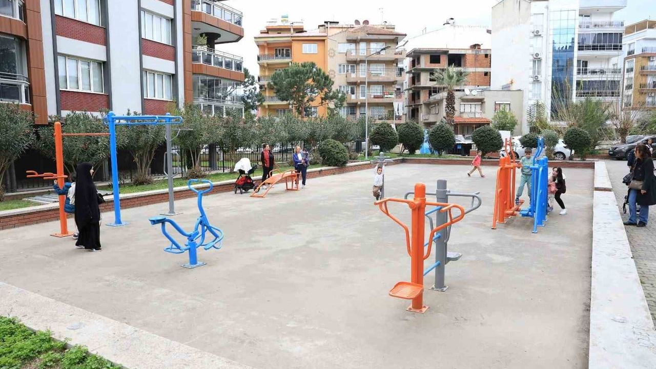 Efeler Belediyesi park ve yeşil alanlarda kapsamlı bakım ve onarım çalışmalarını sürdürüyor