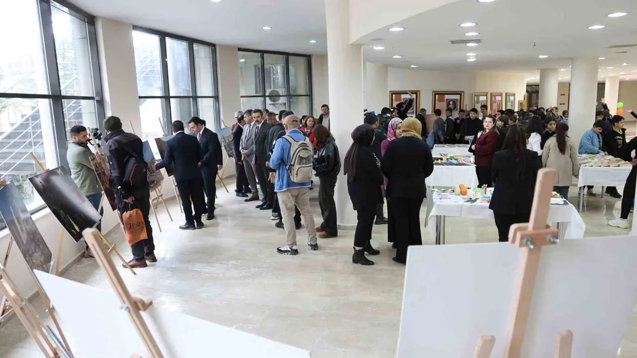 Elazığ'da 5 Gün Sürecek İyileştiren Kütüphane Temalı Kütüphane Haftası Başladı