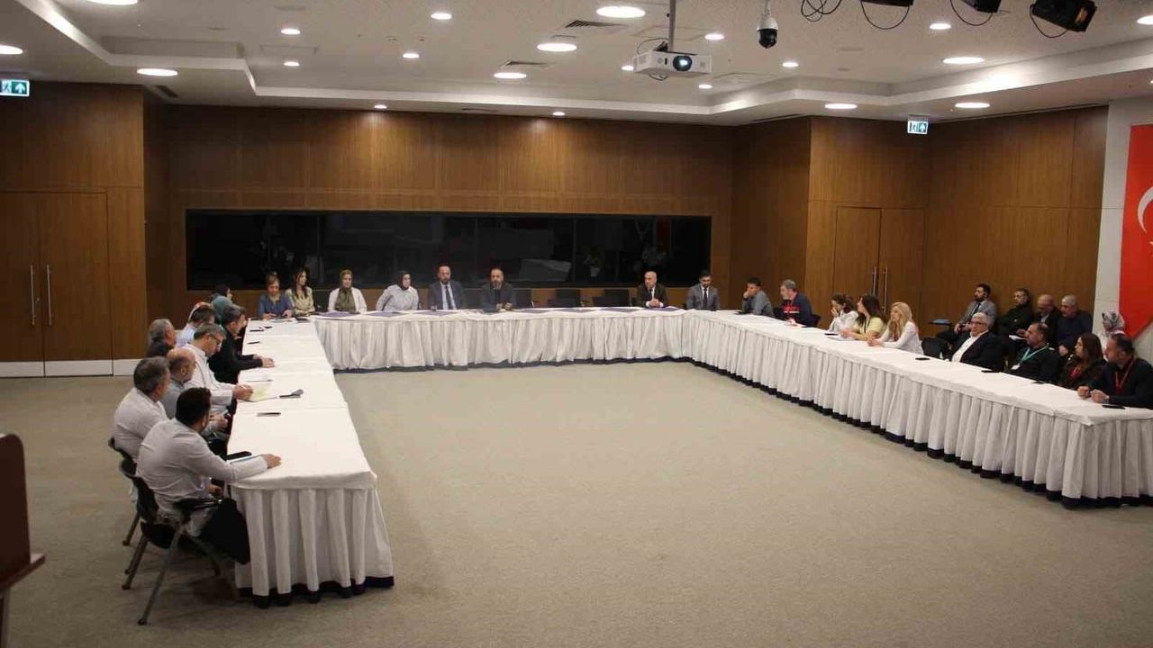 Elazığ Fethi Sekin Şehir Hastanesi'nde Çalışan Memnuniyeti Toplantısı Düzenlendi