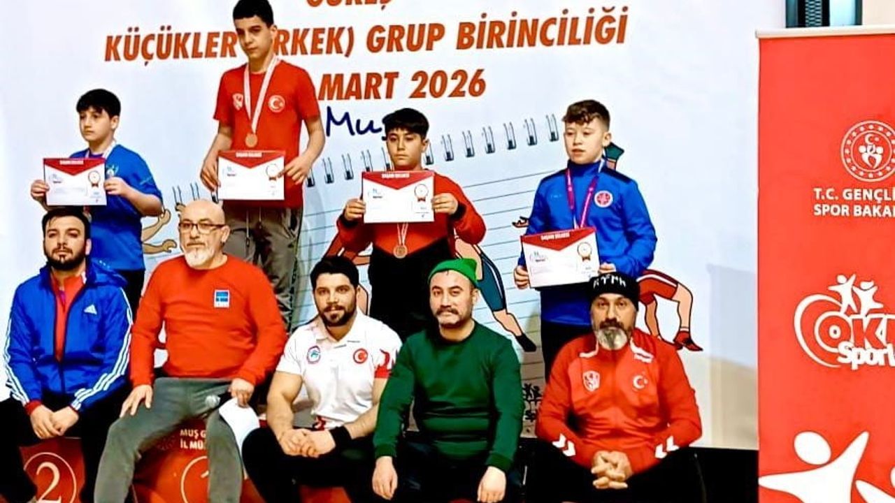 Elazığlı küçük güreşçiler Muş’taki Türkiye Yarı Finalinde finallere yükseldi