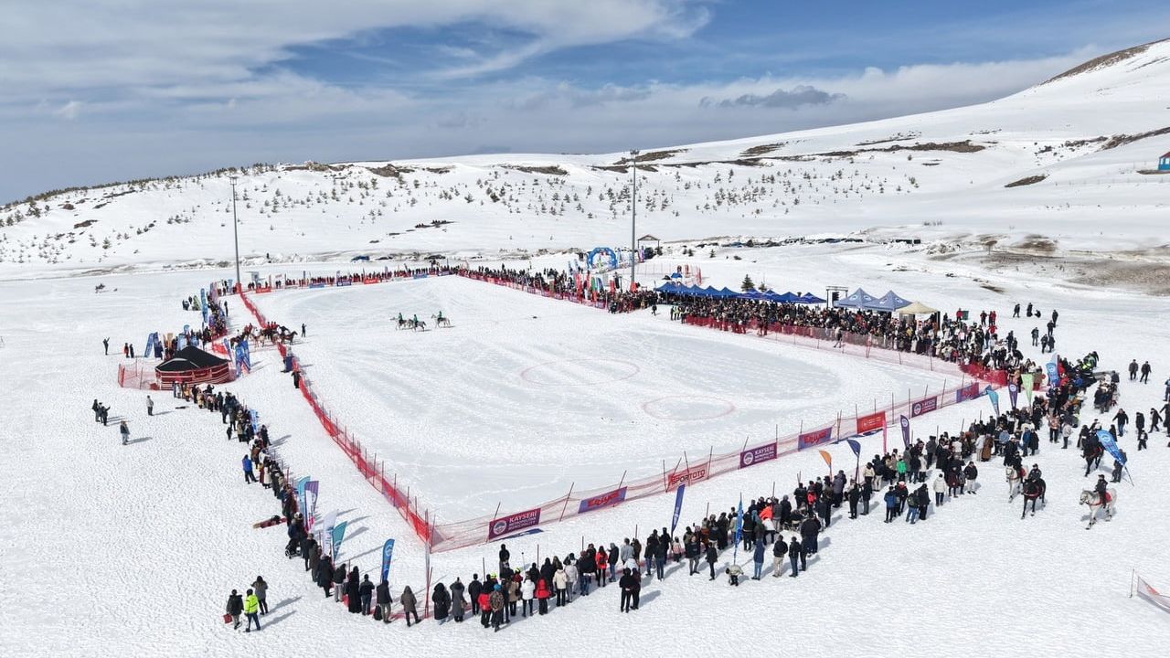 Erciyes’te Kökbörü ve Geleneksel Kızak Şampiyonası 5 Bin Kişiyi Buluşturdu