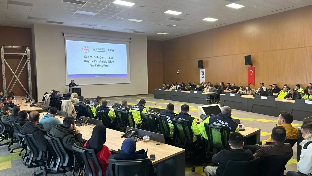 Erzincan'da Afet ve Acil Durumlara Hazırlık Eğitimi: Koordinasyon, Olay Yeri Yönetimi ve Triaj