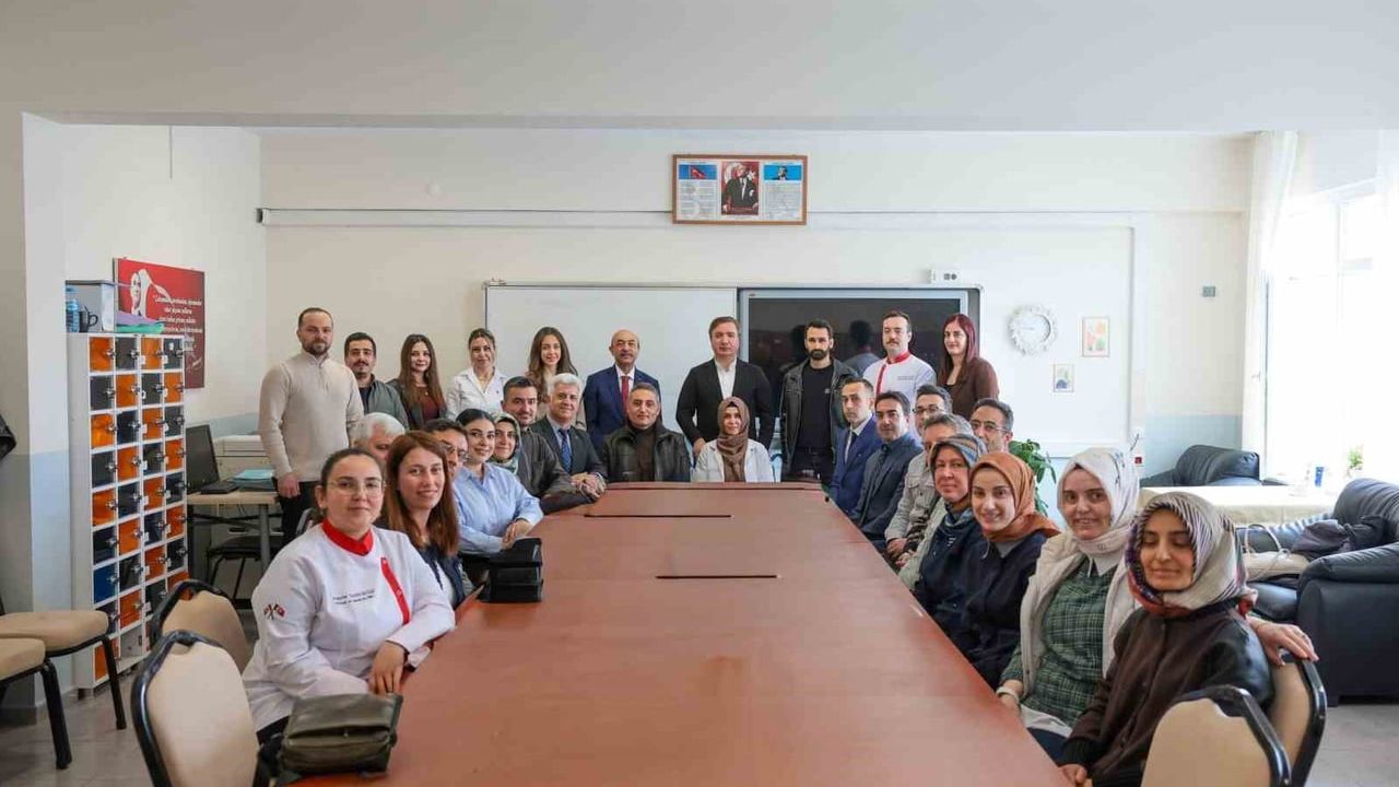 Erzincan'da eğitim ve dayanışma vurgusu: Vali Hamza Aydoğdu öğretmenlerle buluştu