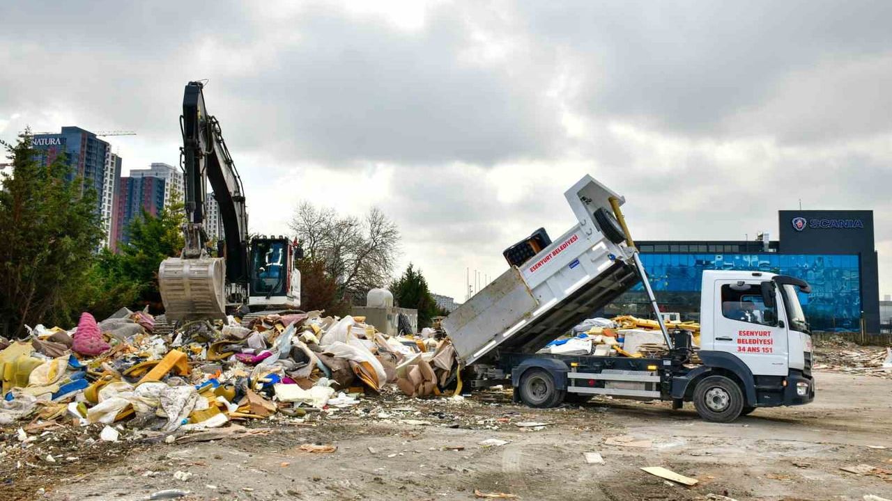 Esenyurt Belediyesi kaba atıkları ayrıştırıp geri dönüşüme kazandırıyor