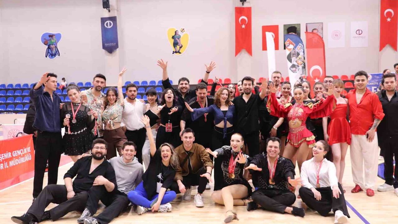 Eskişehir'de İlk Dans Sporları İl Şampiyonası: Yaklaşık 300 Sporcu Yarıştı
