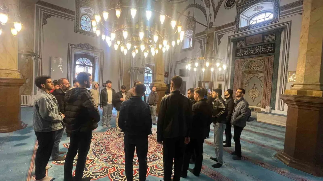 Eskişehirli öğrenciler GSB yurtlarıyla Bilecik ve Söğüt’ün tarihi mirasını gezdi