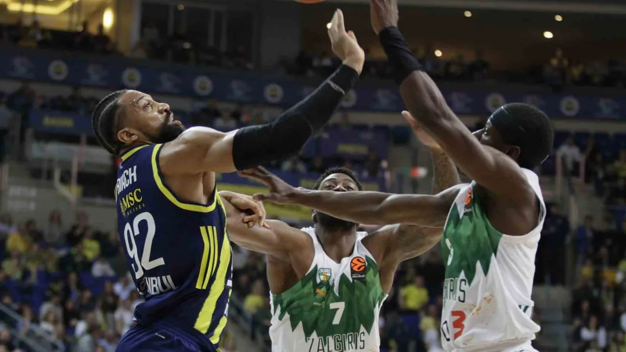 Euroleague 34. Hafta: Fenerbahçe Evinde Zalgiris'e Yenildi, A. Efes Real Madrid'de Mağlup