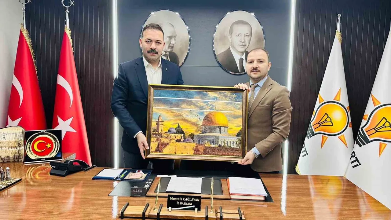 Evren Erkadam’dan Mustafa Çağlayan’a 'Mescid-i Aksa' Tablolu Hayırlı Olsun Ziyareti