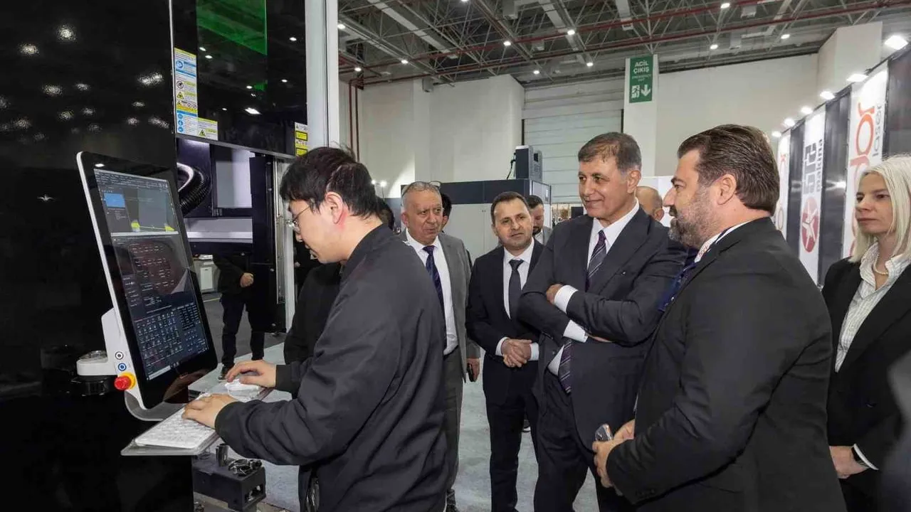 Fuar İzmir üç fuarı aynı anda ağırladı: Optik, Mobilya ve Endüstri buluşması