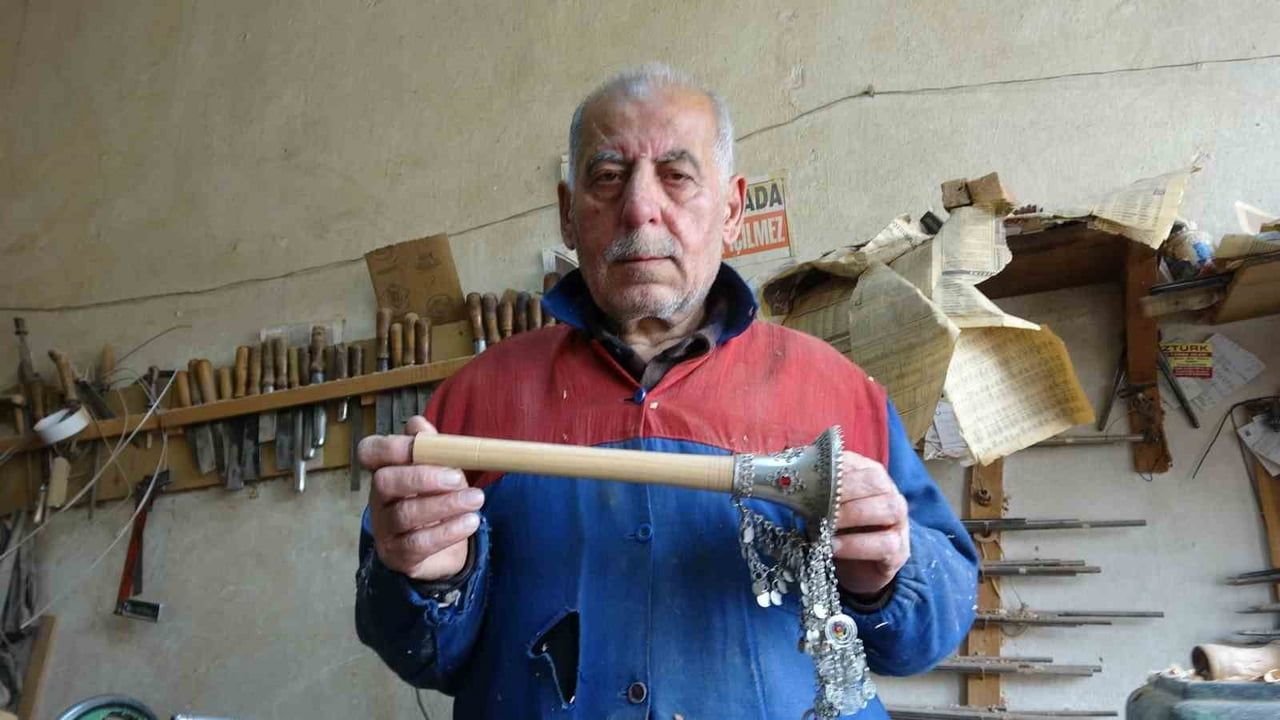 Gaziantep'te 55 yıldır zurna üreten Hüseyin Öztürk, kentteki iki ustadan biri