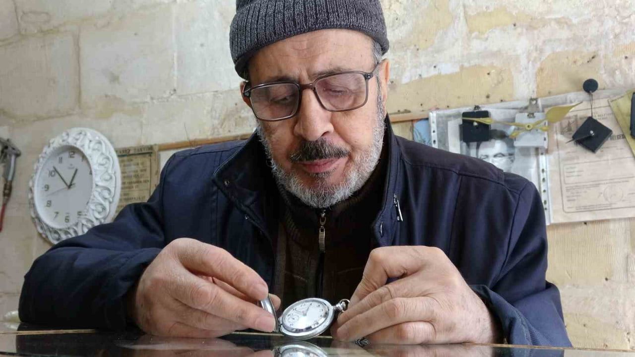 Gaziantepli Saat Ustası Mahmut Faruk Öztütüncü 65 Yıldır Zanaatını Sürdürüyor