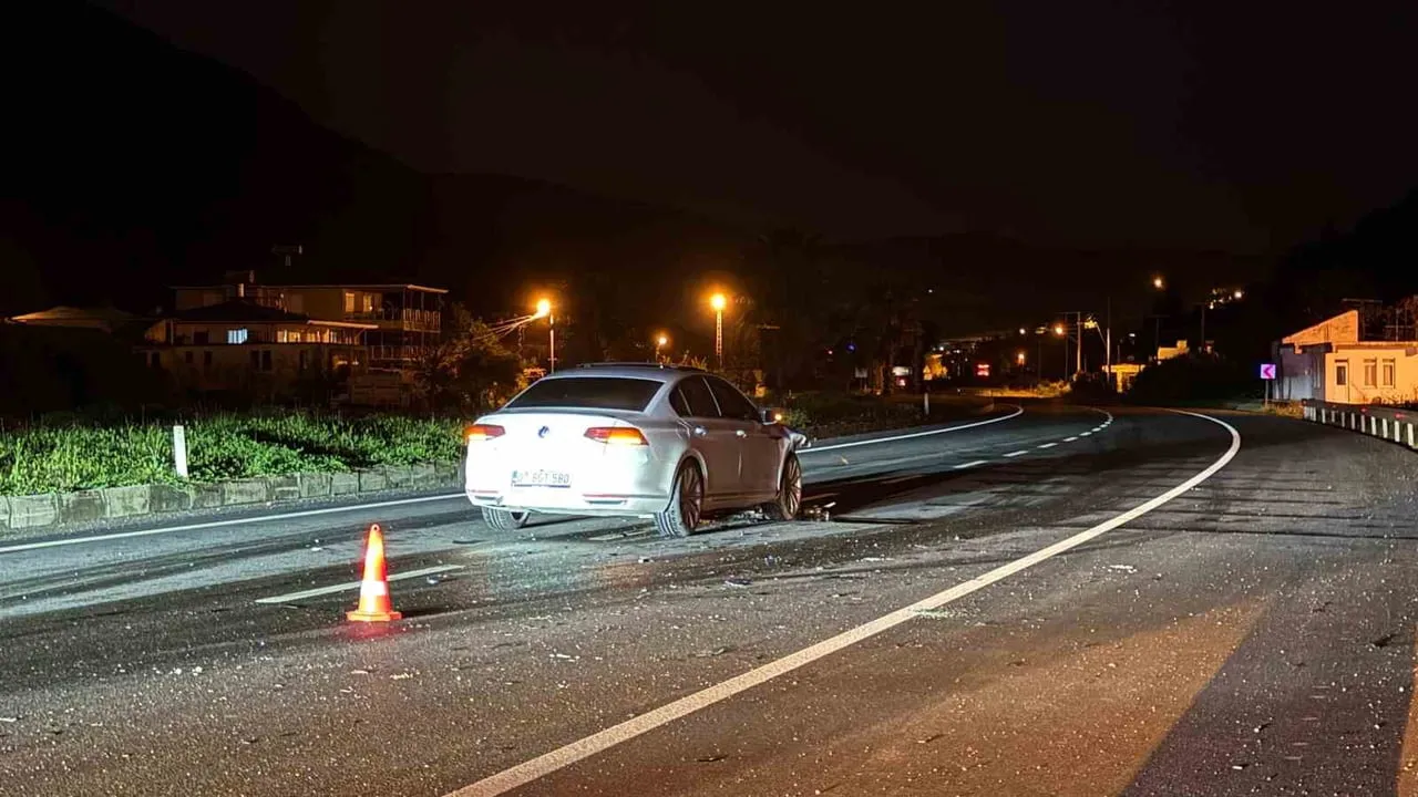 Gazipaşa'da gece yarısı trafik kazası: 5 yaralı