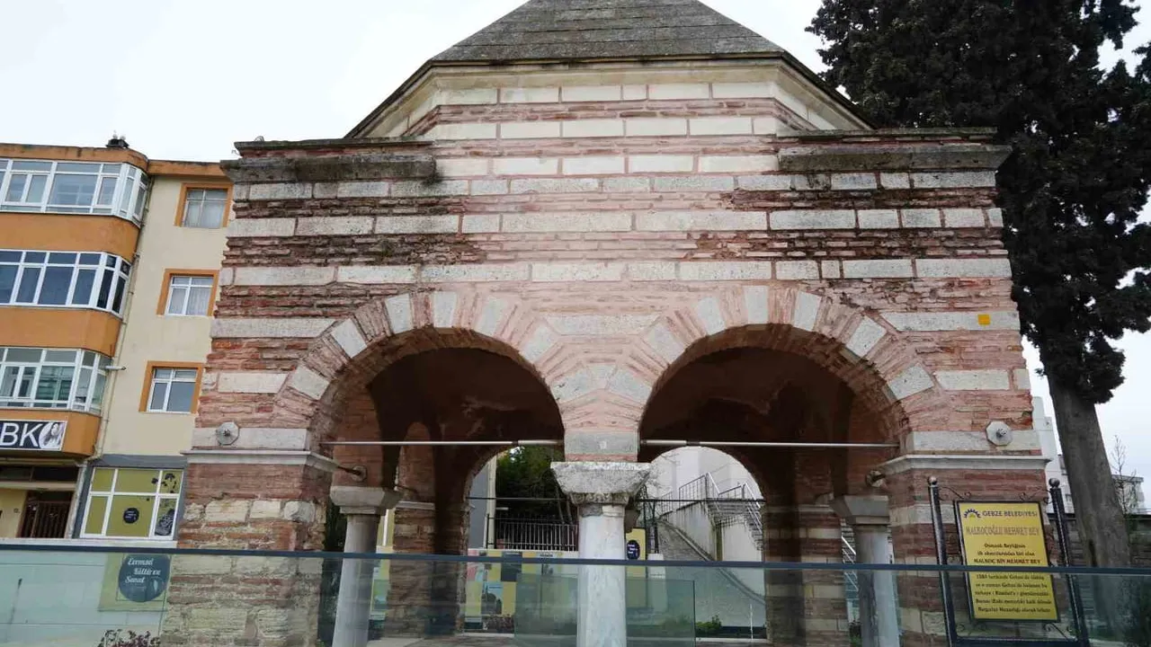 Gebze'deki 641 yıllık Malkoçoğlu Mehmet Bey Türbesi: Selçuklu, Erken Osmanlı ve Bizans İzleri