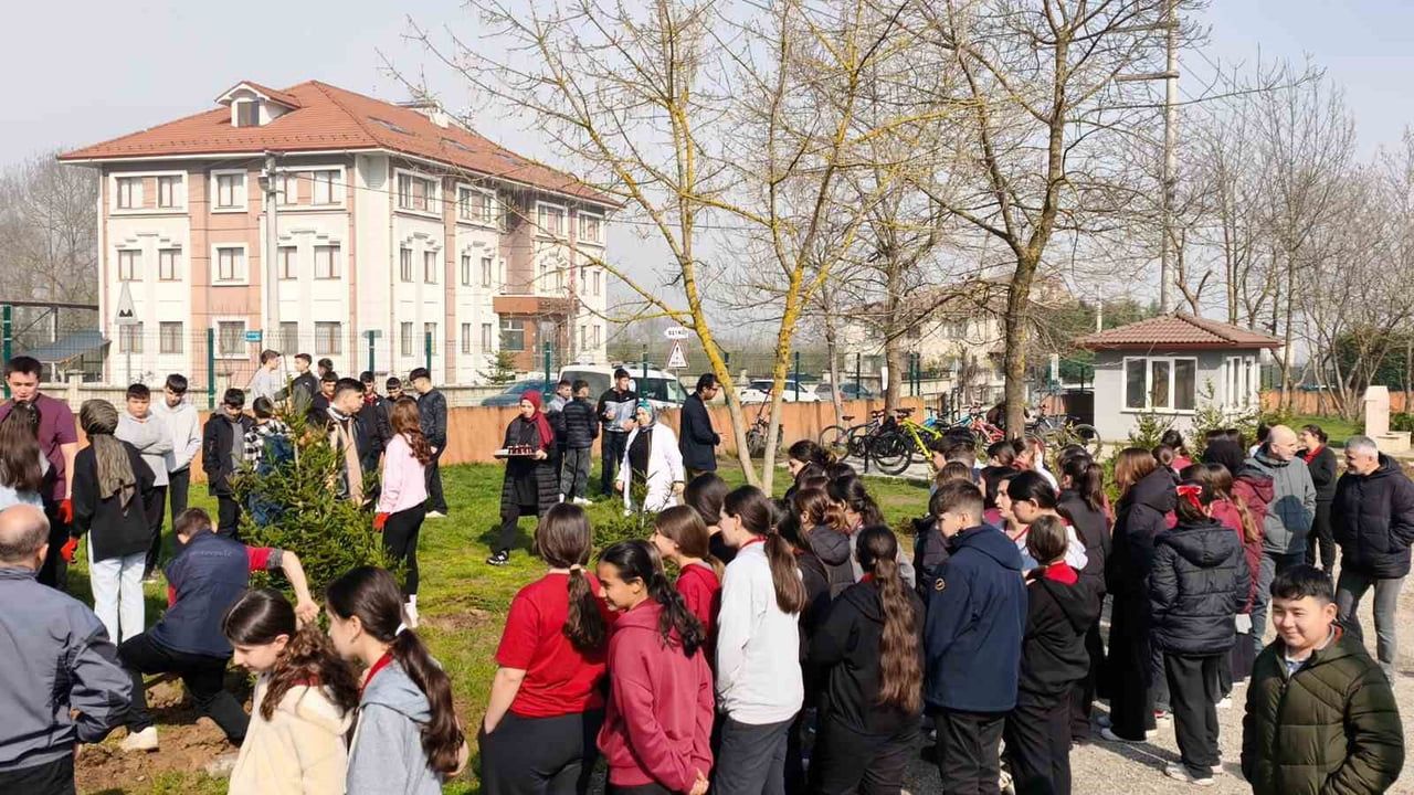 Geleceğe Yeşil Miras: Düzce Üniversitesi Beyköy Okullarında Fidan Dikti