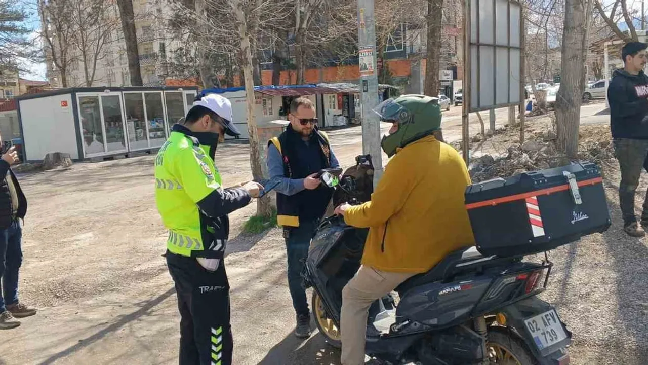 Gölbaşı'nda trafik denetiminde ehliyetsiz motosiklete 50 bin TL ceza