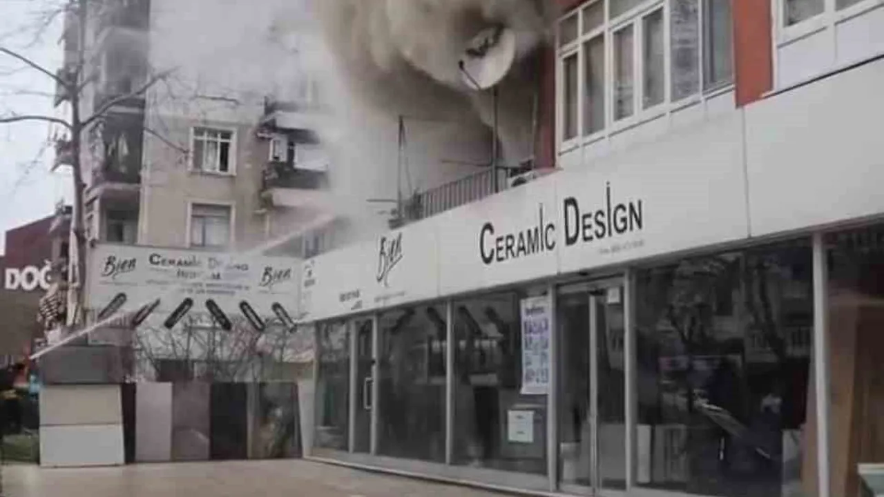 Gölcük’te 1. katta çıkan yangın: 4 kişi dumandan etkilendi