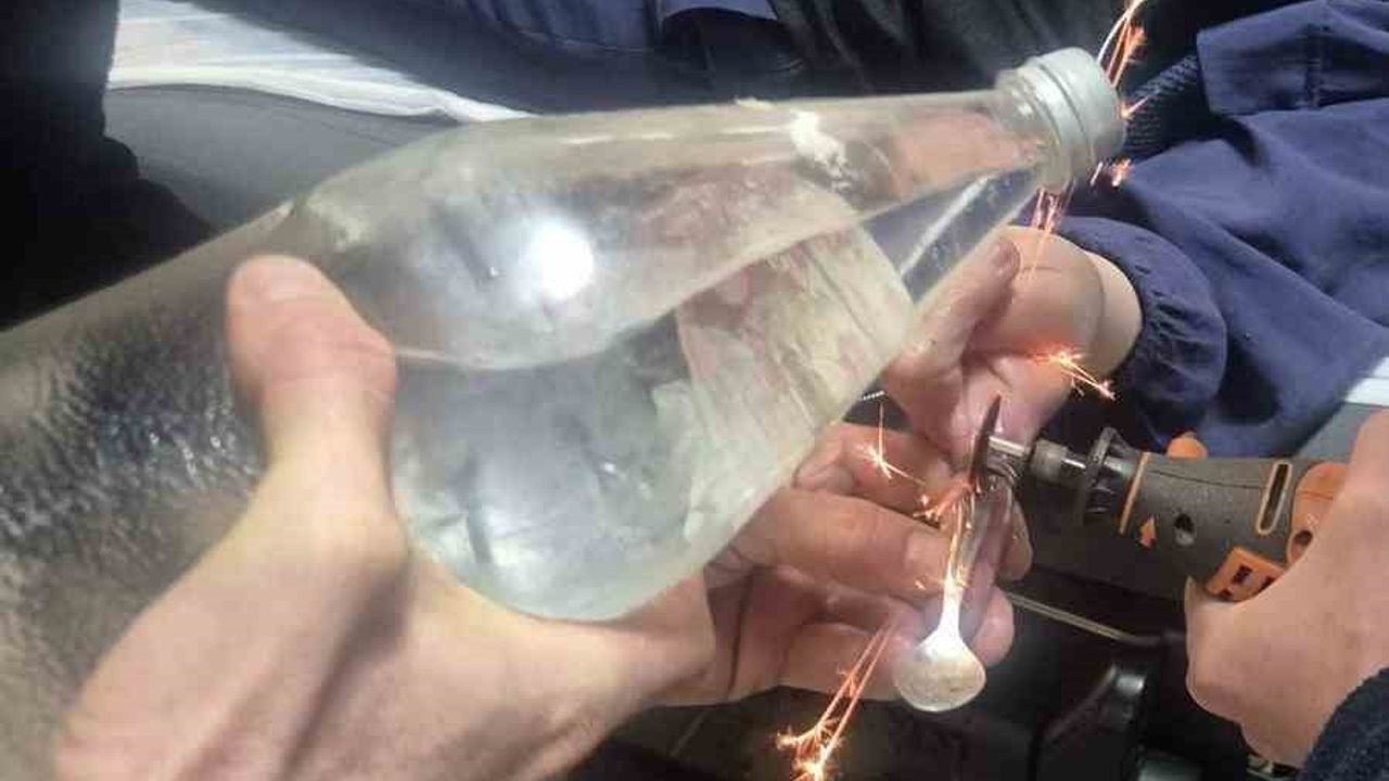 Gönen’de Parmağına Sıkışan Yüzük İtfaiye Ekibi Tarafından Kesilerek Çıkarıldı