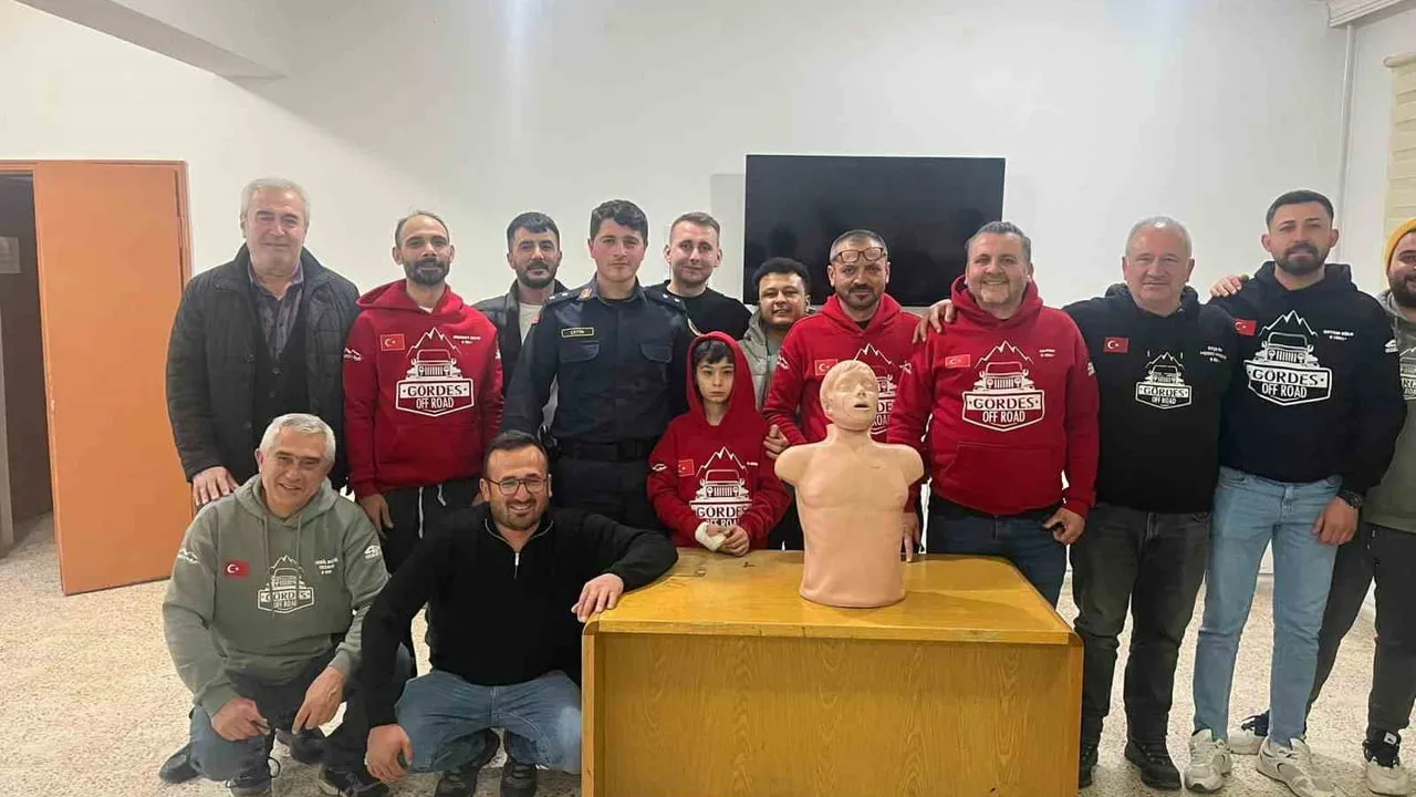 Gördes’te STK’lara yönelik ilk yardım eğitimleri başladı