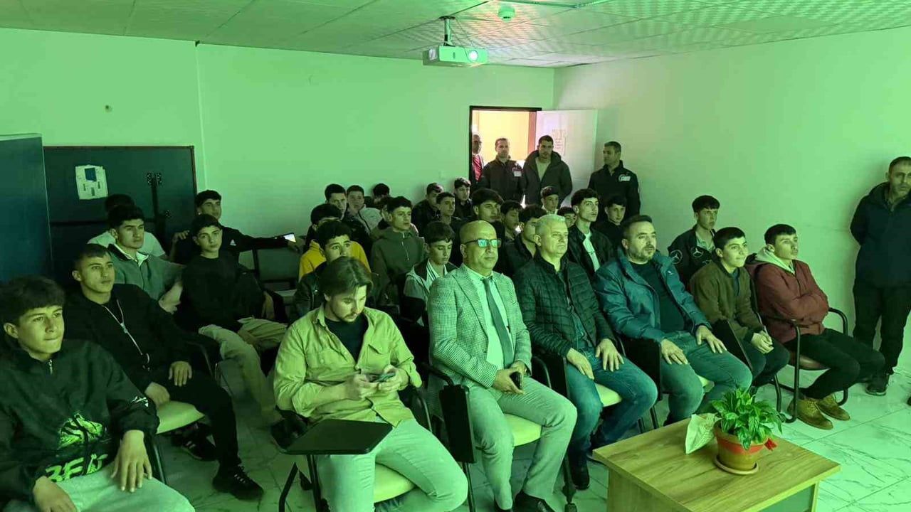 Hasköy Gençlik Merkezi'nde A Milli Takımın Kosova Maçı Coşkuyla İzledi