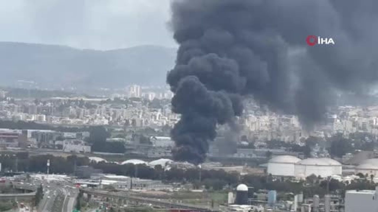 Hayfa'daki Bazan petrol rafinerisinde yangın: İsrail medyası İran ve Hizbullah saldırısını bildirdi