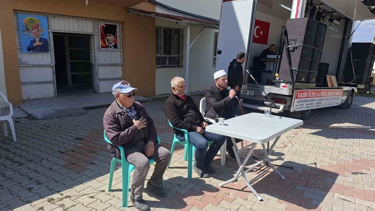 Hisarcık Şeyhler Köyü'nde 1970 Gediz Depremi Kurbanları İçin İlk Kez Mevlit ve Hayır Yemeği