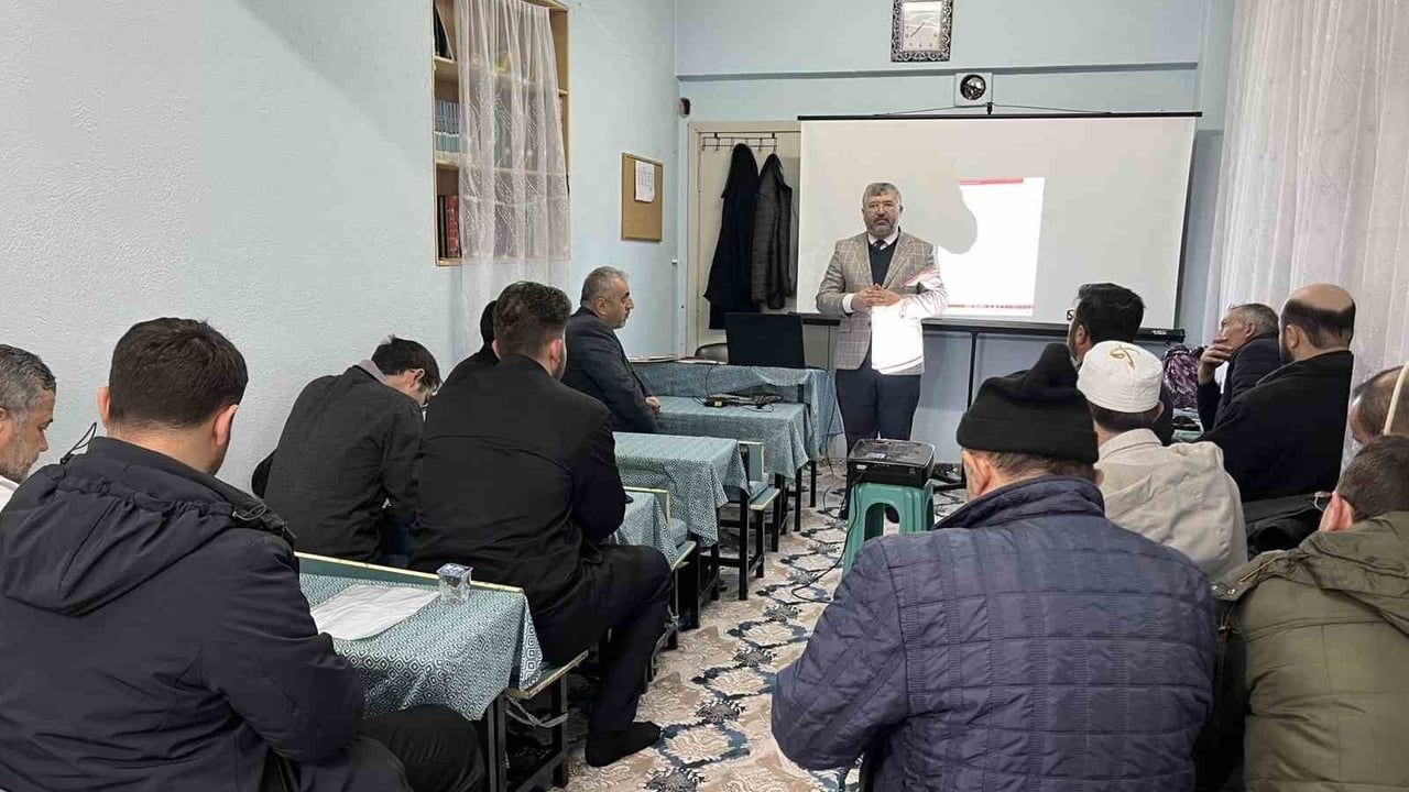 Hisarcık’ta din görevlilerine "Vaaz Becerilerini Geliştirme" eğitimi başladı