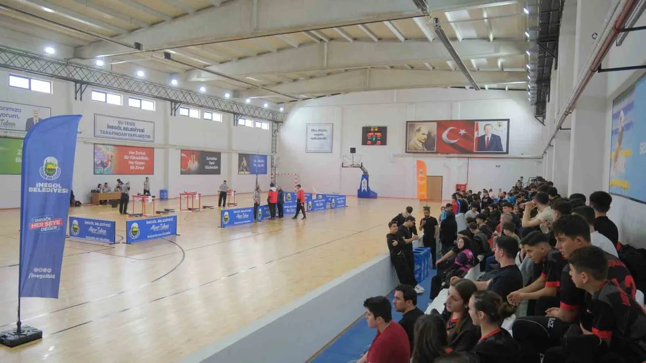 İnegöl'de 9. Okullar Arası Spor Festivali: Bilek Güreşinde 20 Okuldan 147 Sporcu Yarıştı