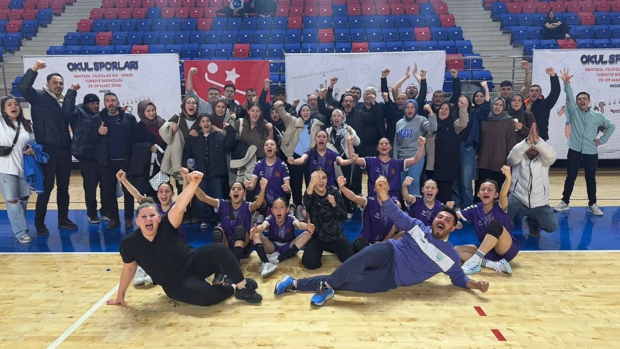 Işıklar Şeker Ortaokulu Hentbol Yıldız Kızlar Türkiye Şampiyonu