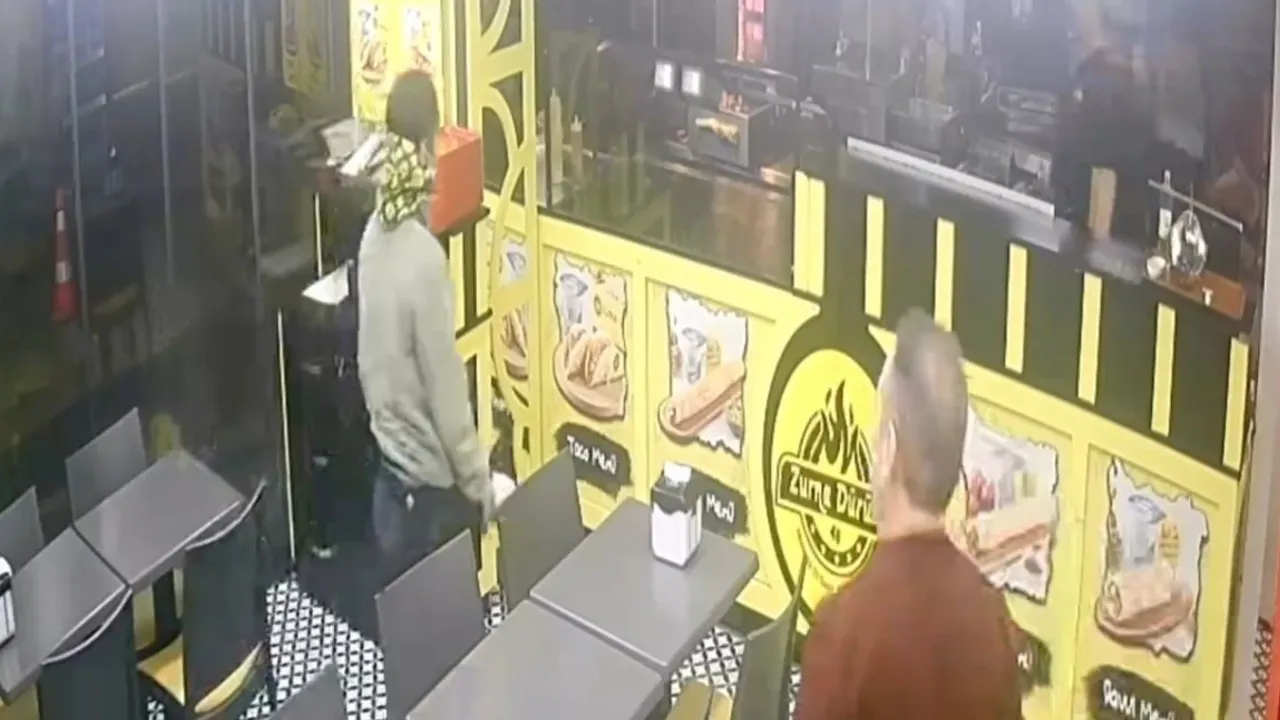 İzmit'te eğlence mekanına silahlı saldırı: 3 ölü, saldırı öncesi dönercide görüntü — 9 gözaltı