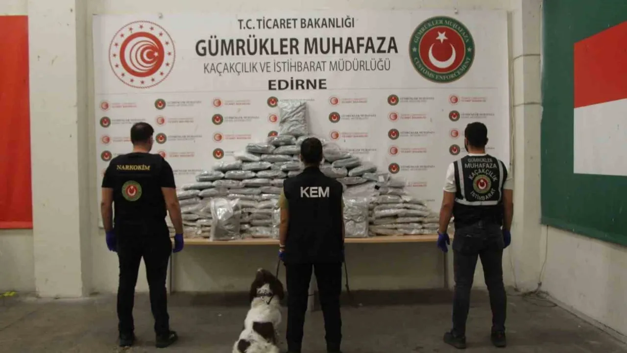 Kapıkule'de 60 kilogram esrar ele geçirildi; operasyonun piyasa değeri 54 milyon 122 bin 400 TL