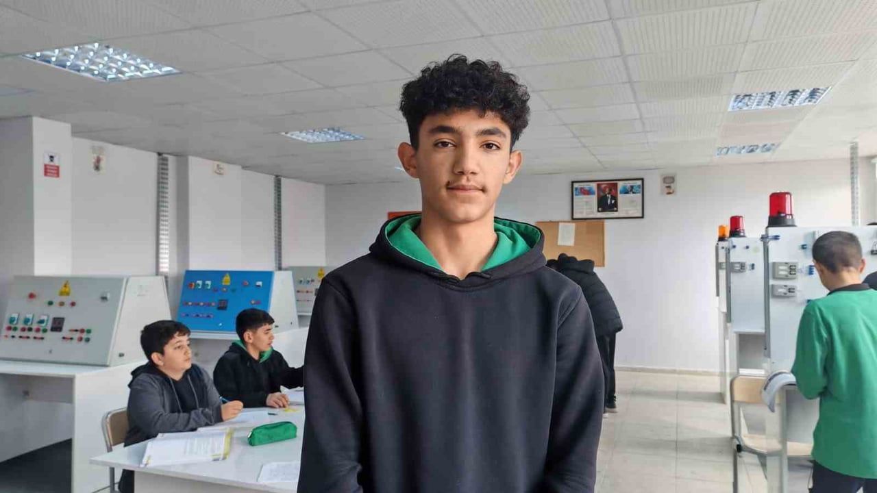 Karaçoban’da 'Bir Işık da Sen Yak' projesi evleri ve gönülleri aydınlatıyor