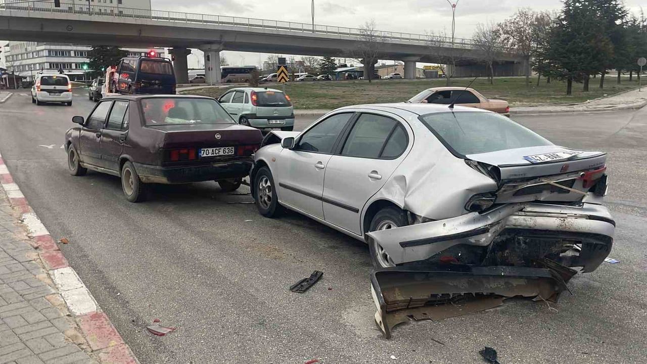 Karaman'da zincirleme trafik kazası: 1 kişi yaralandı, alkollü sürücüye ceza uygulandı