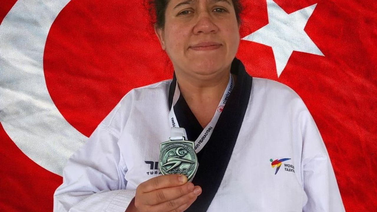 Karesi Taekwondo Spor Kulübü'nden 5 sporcu milli takıma, Antalya'da 7 madalya