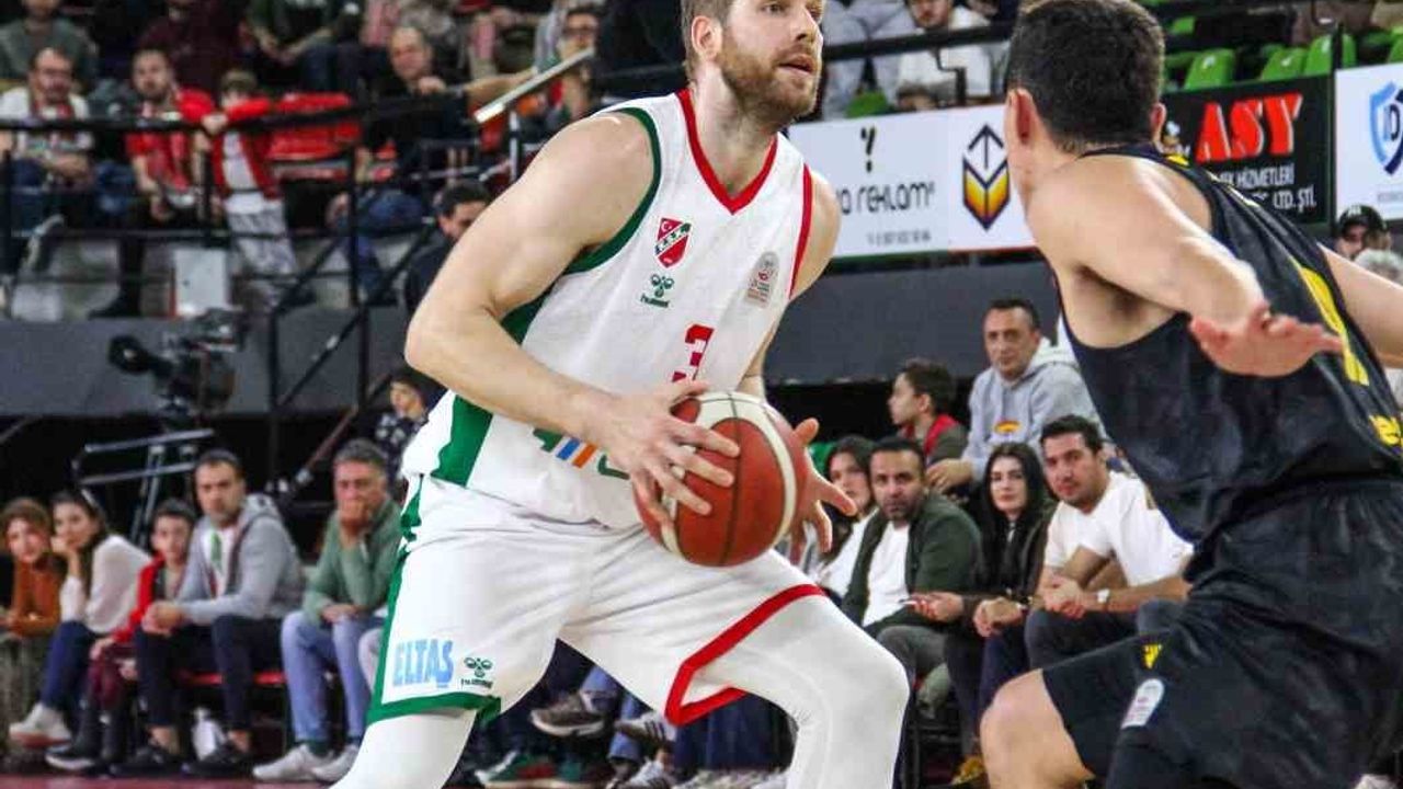 Karşıyaka, 26. haftada Mersin Spor’u 92-78 yenerek 7 maçlık galibiyet hasretine son verdi