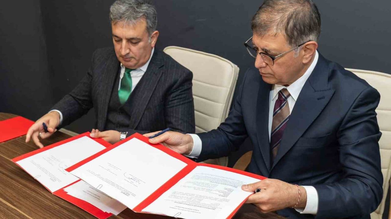 Karşıyaka'ya 15 bin kişilik Zübeyde Hanım Stadyumu için protokol imzalandı