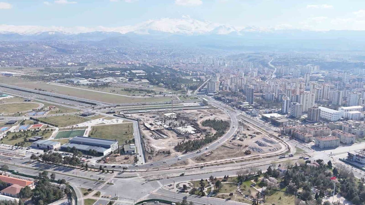 Kartal Katlı Kavşağı ve Bağlantı Yolları’nda yoğun çalışma sürüyor