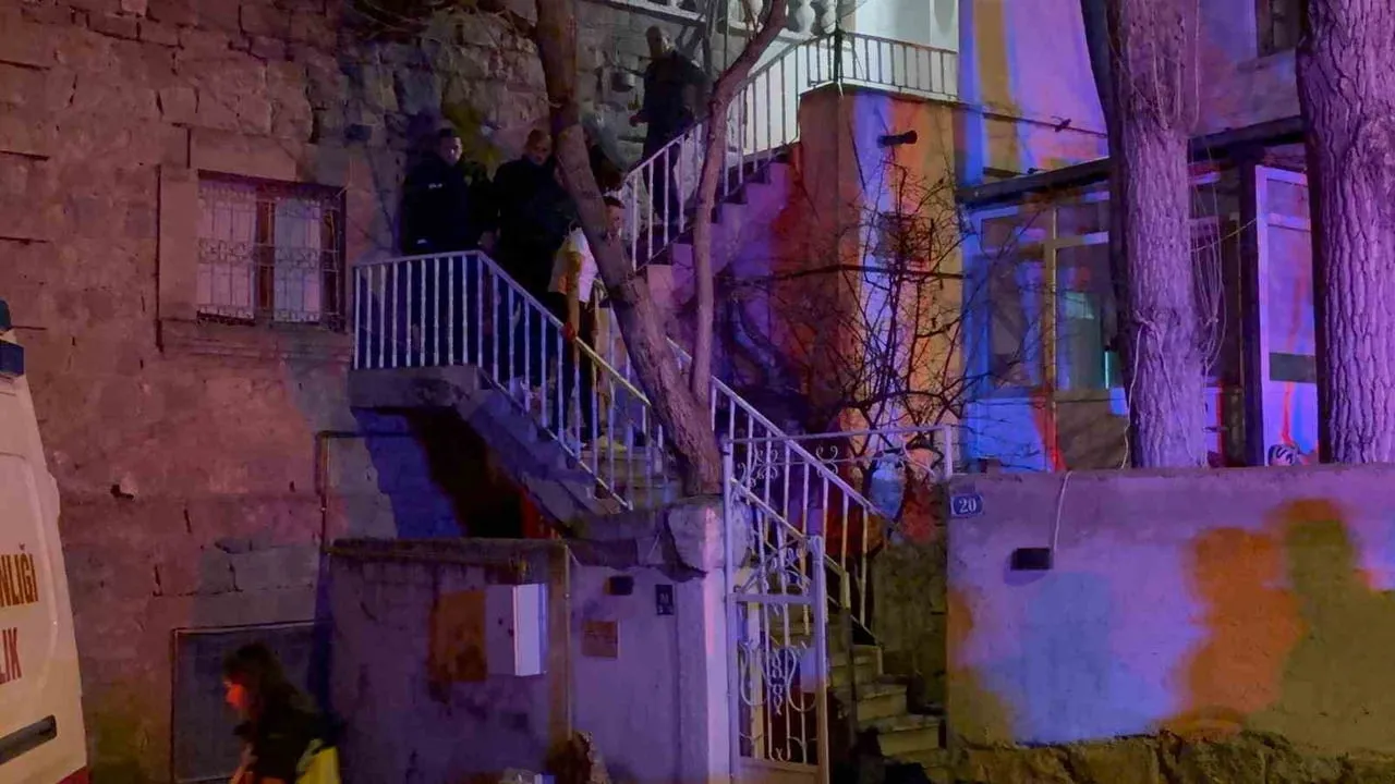 Kayseri’de bıçaklanan kişi ambulansa binmeden önce tütün yaktı