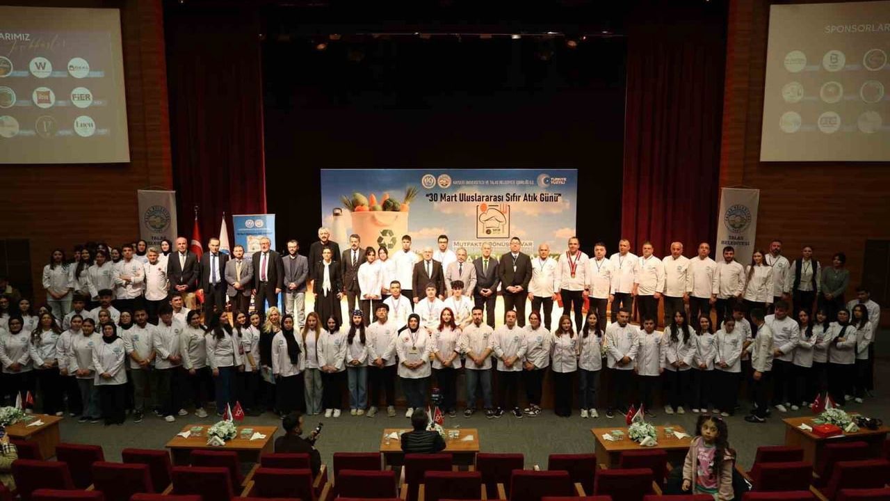 Kayseri'de 'Mutfakta Dönüşüm Var' Yarışmasında Genç Şefler Ödüllerini Aldı