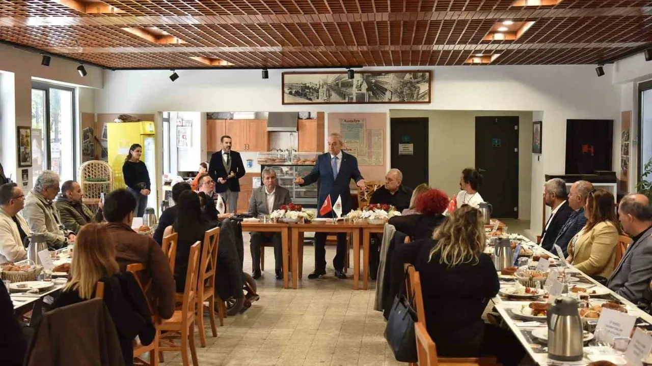 Kepez Belediye Başkanı Mesut Kocagöz, Engelli Dernekleri Temsilcileriyle Dokumapark’ta Buluştu