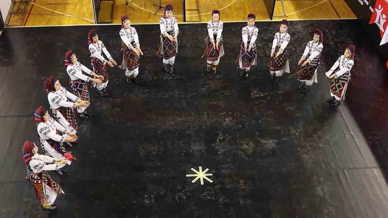 Kırıkkale'de Okul Sporları Halk Oyunları Yıldızlar Grup Yarışmaları 15 ilden katılımla başladı