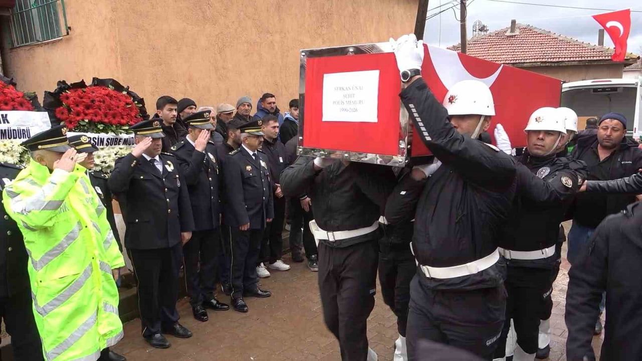 Kırıkkale'de Polis Memuru Serkan Ünal İçin Cenaze Töreni: Oğlu Tabuta Son Kez Dokundu