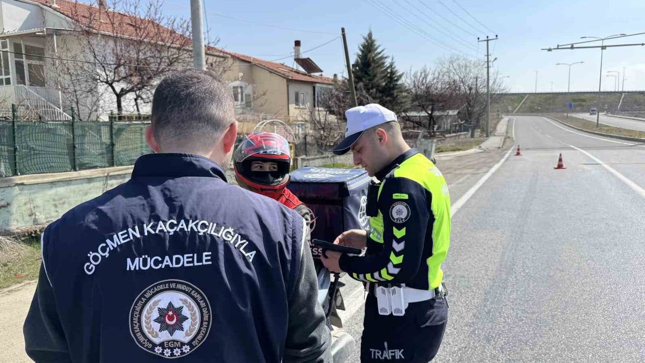 Kırşehir'de 14 düzensiz göçmen yakalandı