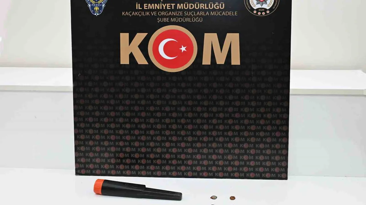 Kırşehir’de Durdurulan Araçta Selçuklu Dönemi Sikkeleri ve Uyuşturucu Ele Geçirildi