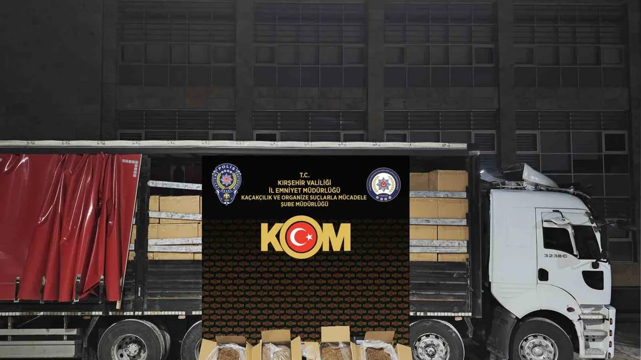 Kırşehir'de durdurulan kamyonda 5,5 ton kaçak kıyılmış tütün ele geçirildi