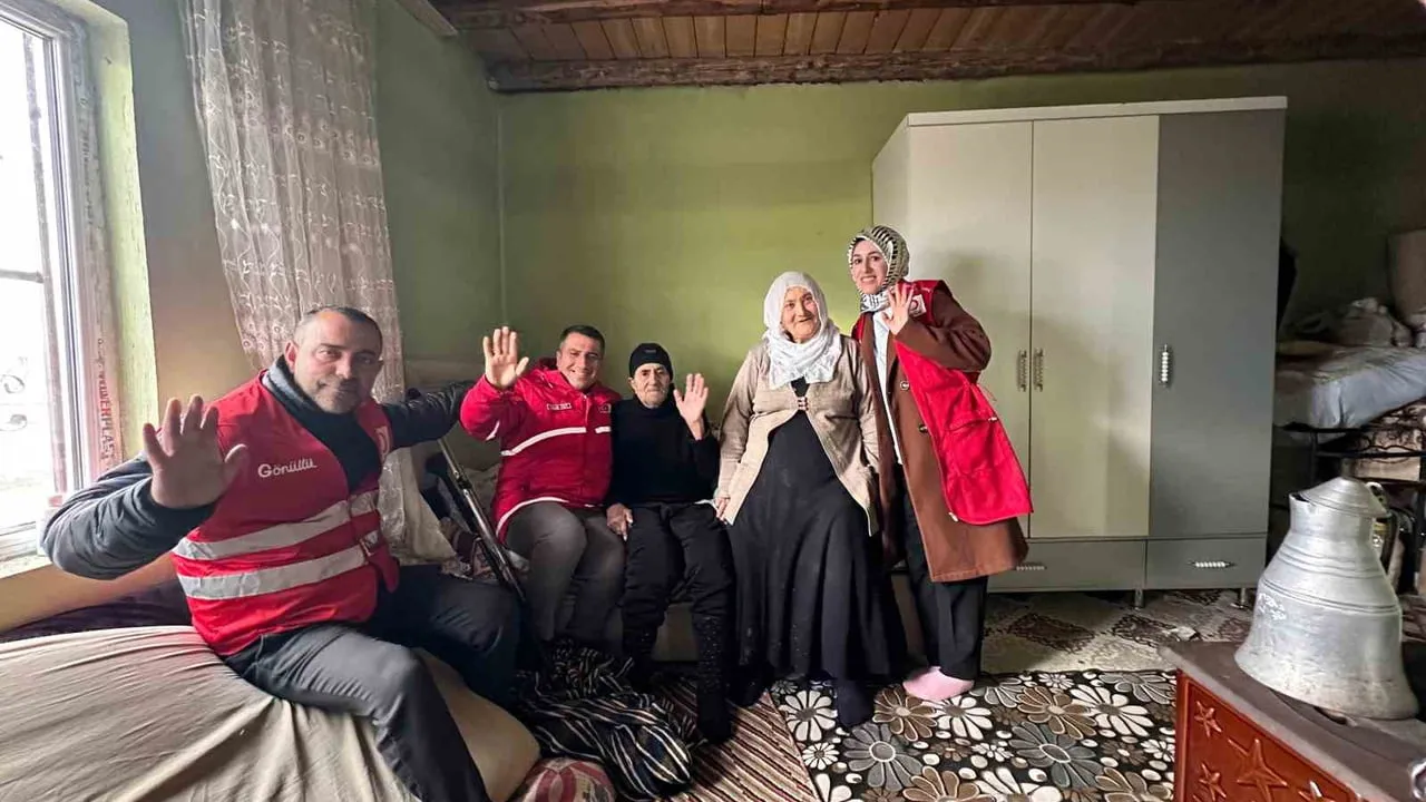 Kızılay Muradiye Şubesi'nden yaşlılara ziyaret ve ihtiyaç tespiti