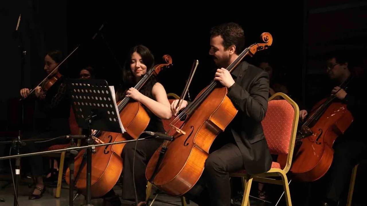 Kocaeli Büyükşehir Belediyesi Oda Orkestrası, Toygar Işıklı Dizi Müziklerini Senfonik Düzenlemelerle Seslendirdi