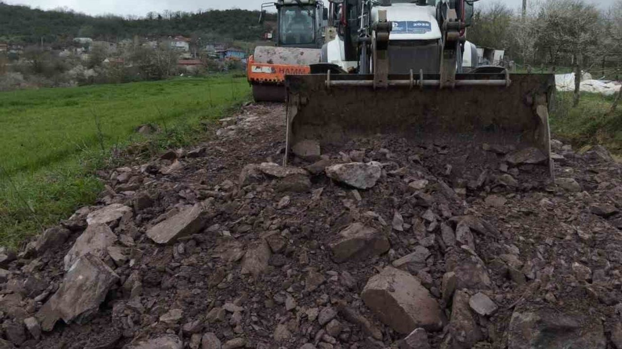Kocaeli Büyükşehir, Körfez Kutluca Kıyırlı’daki Bozulan Stabilize Yolu Hızlıca Düzenledi